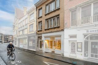 In het hart van Kortrijk, op een steenworp van de iconische Broeltorens en de levendige Grote Markt, bevindt zich deze bijzondere...