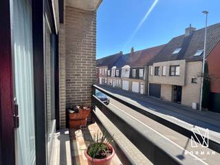Appartement te koop op de 1ste verdieping in Kuurne!Ontdek dit gezellig en lichtrijk appartement, gelegen op de eerste verdieping van een...