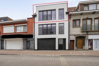 Gelegen op de Hoevensebaan 77 heeft dit kleinschalige vernieuwbouw project een topligging in Kapellen vlakbij alle belangrijke voorziening...