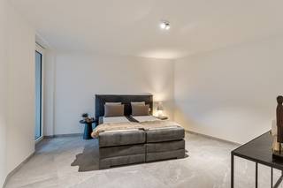 Op een boogscheut van het centrum van Halen en op slechts 3 minuten wandelen van de gekende snuffelmarkt hebben in ons prachtig nieuwbouwproject “<strong>Residentie Halon</strong>” nog enkele mooie appartementen op verdiep te koop! Appartement A9 bijvoorbeeld beschikt over 2 ruime slaapkamers en heeft een aangenaam terras.<br /><br />Ook dit nieuwbouwappartement beschikt over een eigen warmtepomp en PV-panelen om zo uw energiefactuur tot een minimum te beperken. Een groot pluspunt als toekomstige woonst of duurzame en kwalitatieve investering!<br /><br />Voor meer informatie ontvangen we u graag bij ons op kantoor of ter plaatse om dit prachtige project tot in de puntjes toe te lichten. Bel nu Elien Mombaerts op het nummer 0470/38.21.30.