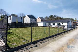 Op een uiterst rustige en groene locatie te Baal/Tremelo, bevindt zich deze leuke starterswoning met vrijstaande garage en gezellige tuin.De woning...