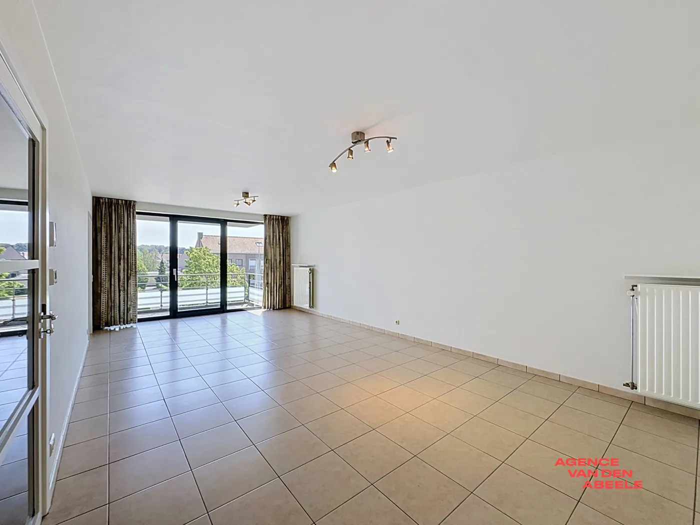 Zeer ruim appartement met 3 slaapkamers en garage - foto 5