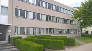 438 m² kantoorruimte te huur. Fantastisch gelegen langs de bedrijvige Luchthavenlaan en nabij de E19 te Vilvoorde. De instapklare...