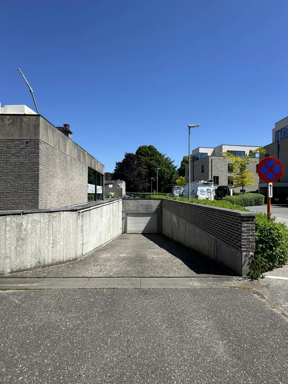 Autostaanplaats te koop in het centrum van Mol. - foto 3