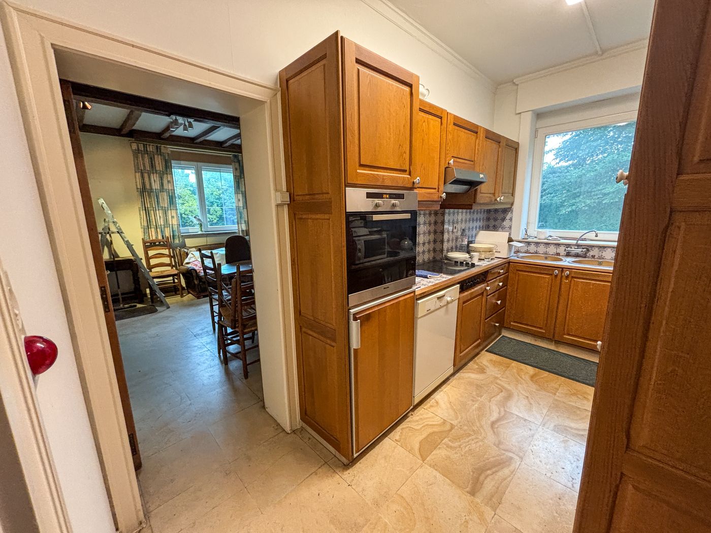 Te renoveren woning op ruim ontwikkelbaar perceel op TOPlocatie in Ardooie. - foto 5