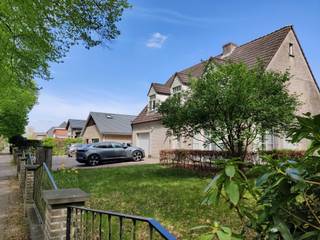 Bent u op zoek naar uw droomhuis? Deze schitterende villa biedt alles wat u nodig heeft voor een goed leven. Gelegen op een groot stuk grond,...