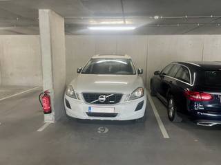 In het project Wings in Bevingen-Centrum bieden we overdekte autostaanplaatsen van 23 m² te koop aan. Ze zijn bereikbaar via een...