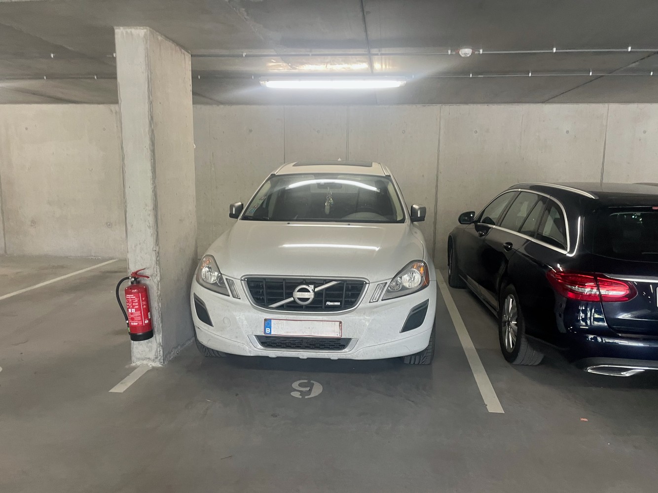 TE KOOP overdekte autostaanplaats - foto 1