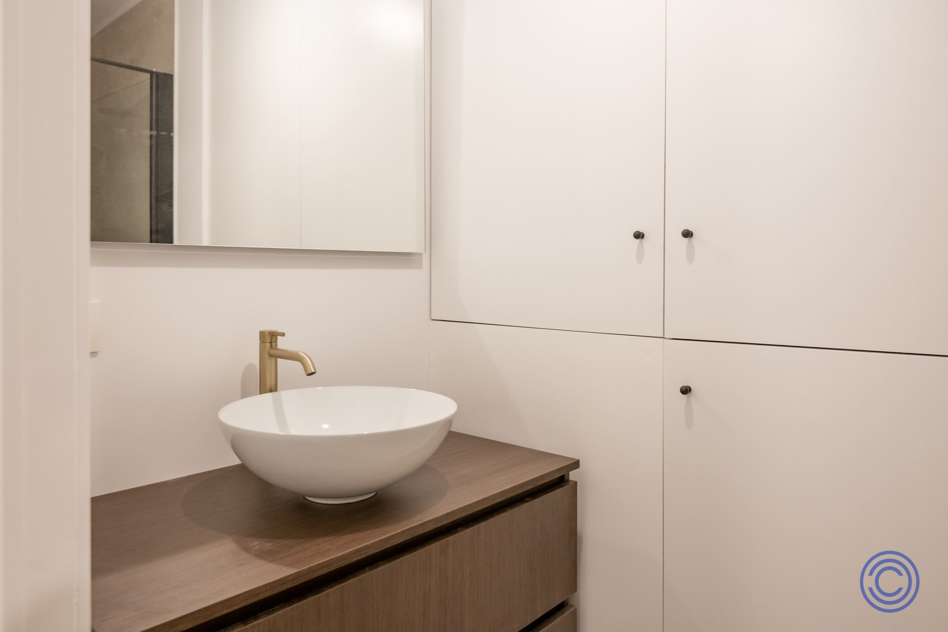 Volledig gerenoveerd appartement met kantoor en groot terras! - foto 4