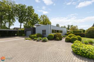 Op een uitstekende locatie te Baal (Tremelo) bevindt zich deze prachtige, moderne villa met een bewoonbare oppervlakte van 295 m² op een perceel...