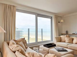 Appartement exceptionnel de trois chambres sur le toitSituation ensoleillée sur la place Léopold Entrée avec toilettes invitésSalon avec vue sur la...