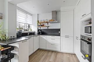 Turnkey ground floor apartment with terrace and contemporary comfortIn a central and easily accessible location, this fully renovated ground floor...