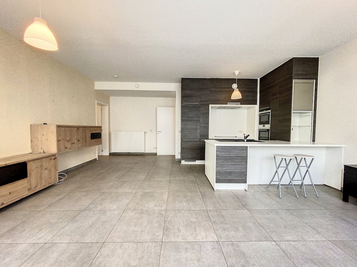 Two bedroom apartment with double parking and garden - photo 3