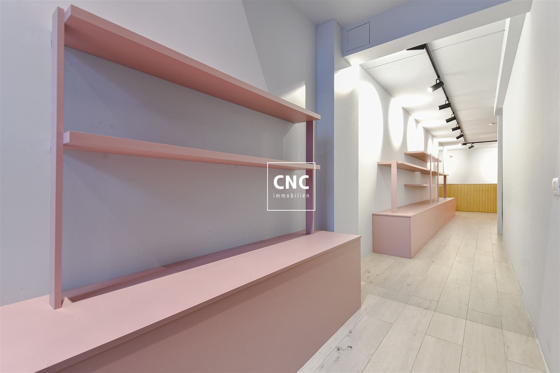 Immeuble commercial récent et lumineux dans le centre commercial de Knokke - photo 4