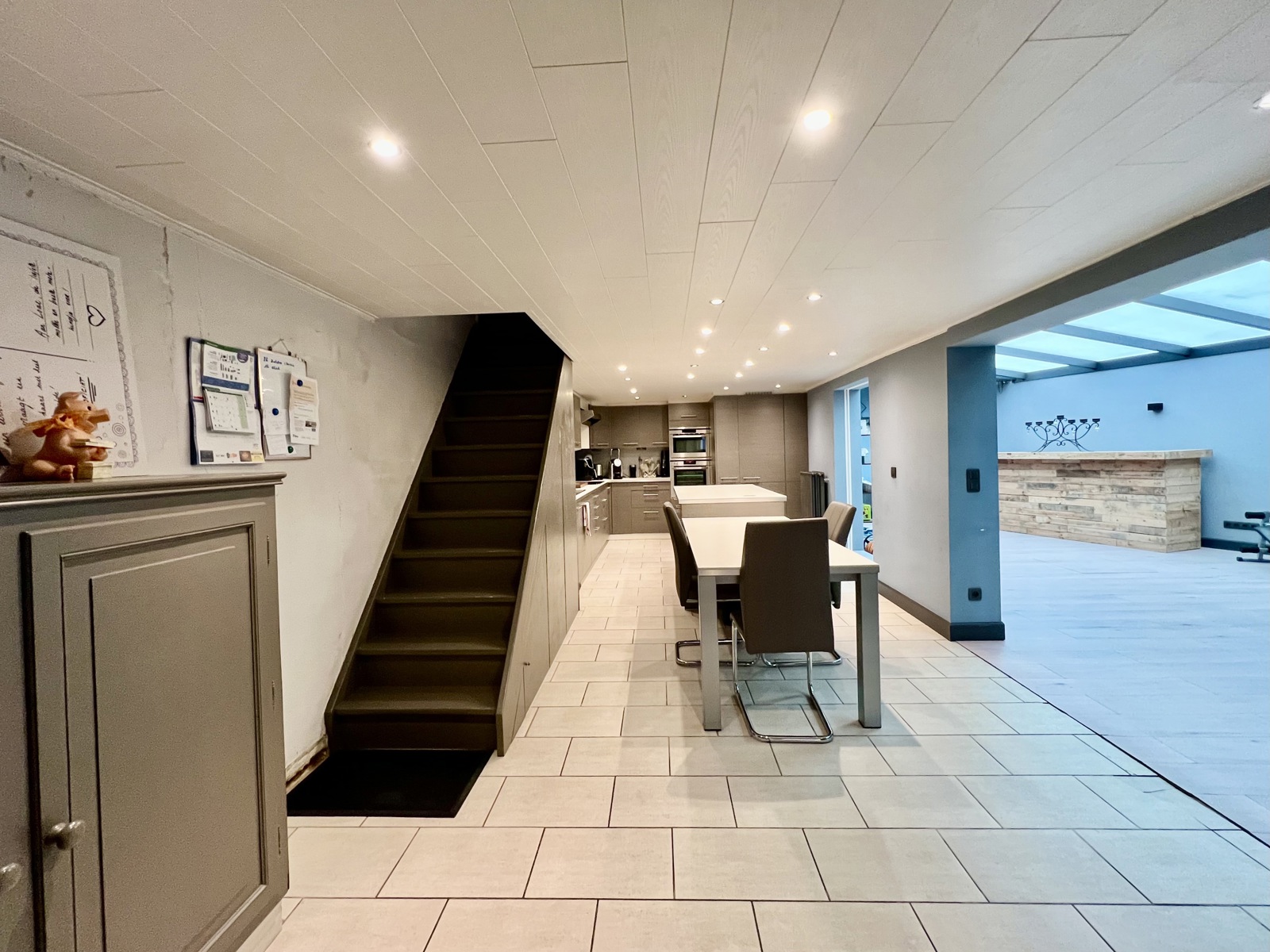 Zéér ruime gerenoveerde woning met 5 grote slaapkamers. - foto 4