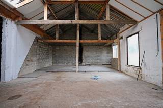 Ruim magazijn te huur te centrum Aalst. Het magazijn is gelegen achteraan een appartementsgebouw en heeft een oppervlakte van 220 m² met daar...