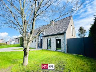 This spacious bright villa with a built area of 267m² is located on a land of 11a built in 1993 and renovated in 2016.We enter the house through the...