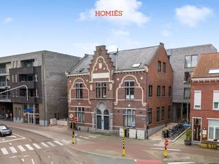 <strong>**Nog enkele mooie kamers beschikbaar met eigen sanitair** </strong>Welkom in de Director's Residence! Met trots kondigen enkele beschikbaarheden aan (studentenkamers met individuele douche) in onze onlangs gerenoveerde studentenresidentie, bestaande uit 16 gemeubileerde studentenflats. Onze residentie staat bekend om haar luxueuze afwerking en ongelooflijk centrale ligging, op slechts 1 minuut van het Leuvense treinstation en 2 minuten van de Bondgenotenlaan, de hoofdader van het Leuvense stadscentrum. Elke kamer is uitgerust met duurzame materialen en een individuele doucheruimte. Het meubilair bestaat uit een bureau met stoel, koelkast, een boekenplank, een bed (140) zonder matras en een kledingkast. Het slaapgedeelte bevindt zich op een apart niveau. Daarnaast biedt onze residentie een snelle internetverbinding, een ruime gemeenschappelijke ruimte met volledig uitgeruste keuken en digitale televisie, en een aangelegde tuin waar tevens fietsen veilig gestald kunnen worden. De prijs van de kamer bedraagt ​​€675,00 (all-in) en de residentie is exclusief voor studenten. 016 22 82 22 - info@homies.be