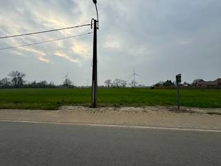 Perceel bouwgrond 653m² LOT 1: geschikt voor het bouwen van een open bebouwing, gelegen Geel-Stelen, goede verbinding Meerhout, Westerlo, Geel centrum alsook autostrade E313 Geel oost en west. <br />WG-GMO-GVKR-VV<br />P-score: B