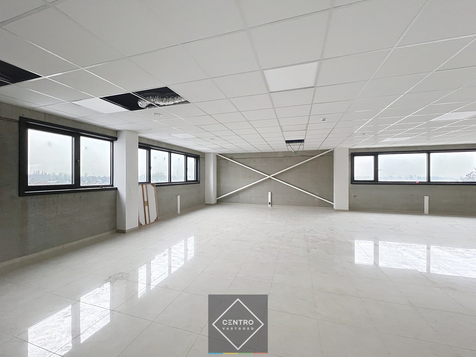 Laatste ENERGIEZUINIGE kantoorruimte (± 210 m²) TE HUUR op zichtlocatie te Vichte. Laadpalen, warmtepompen etc. - photo 5