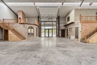 This 240 m² SME unit, located along the Brugsesteenweg in Kuurne, offers an excellent opportunity for companies looking for high-quality and...