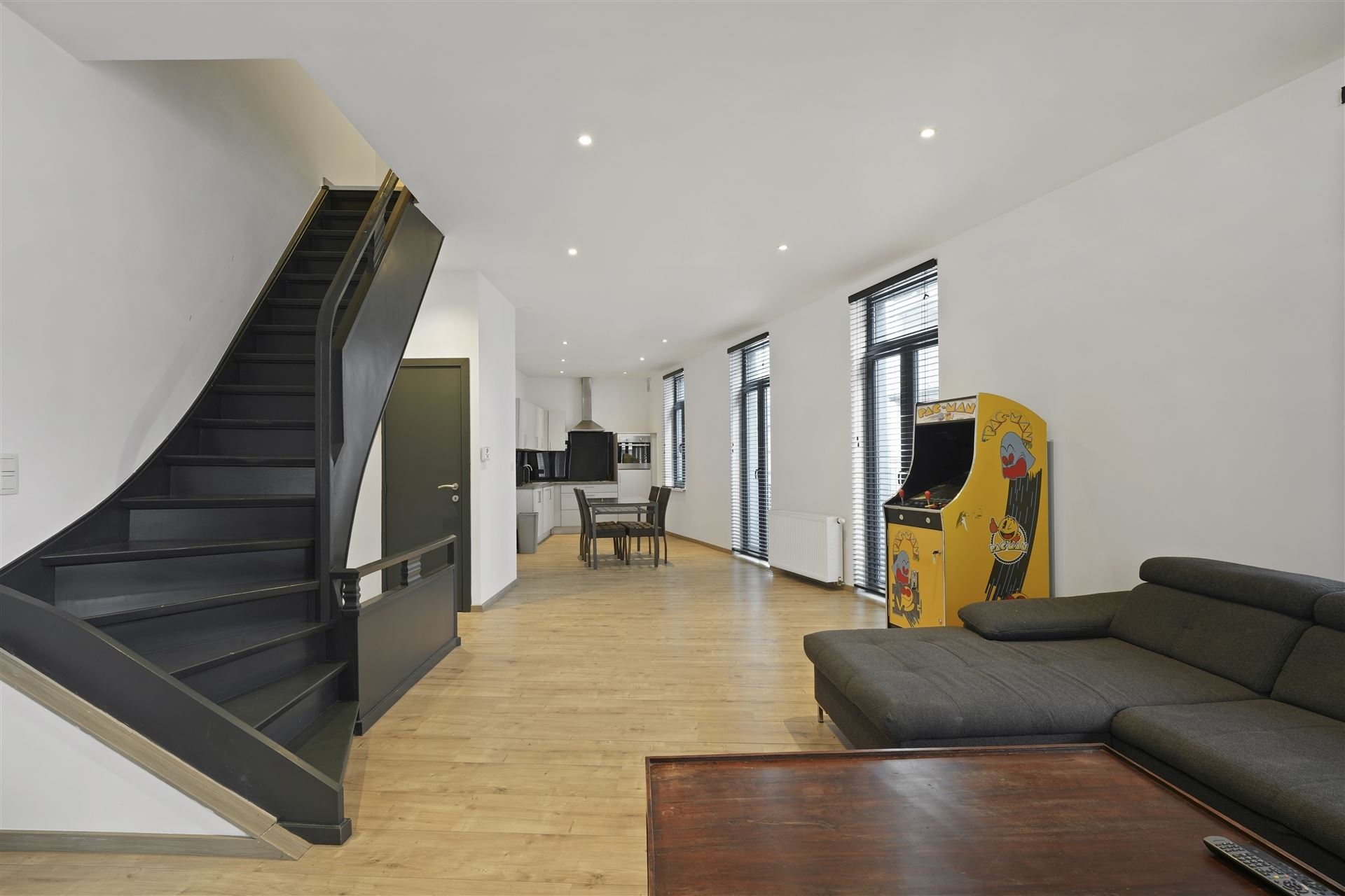 EMPLACEMENT CENTRAL / SPACIEUX  - photo 4