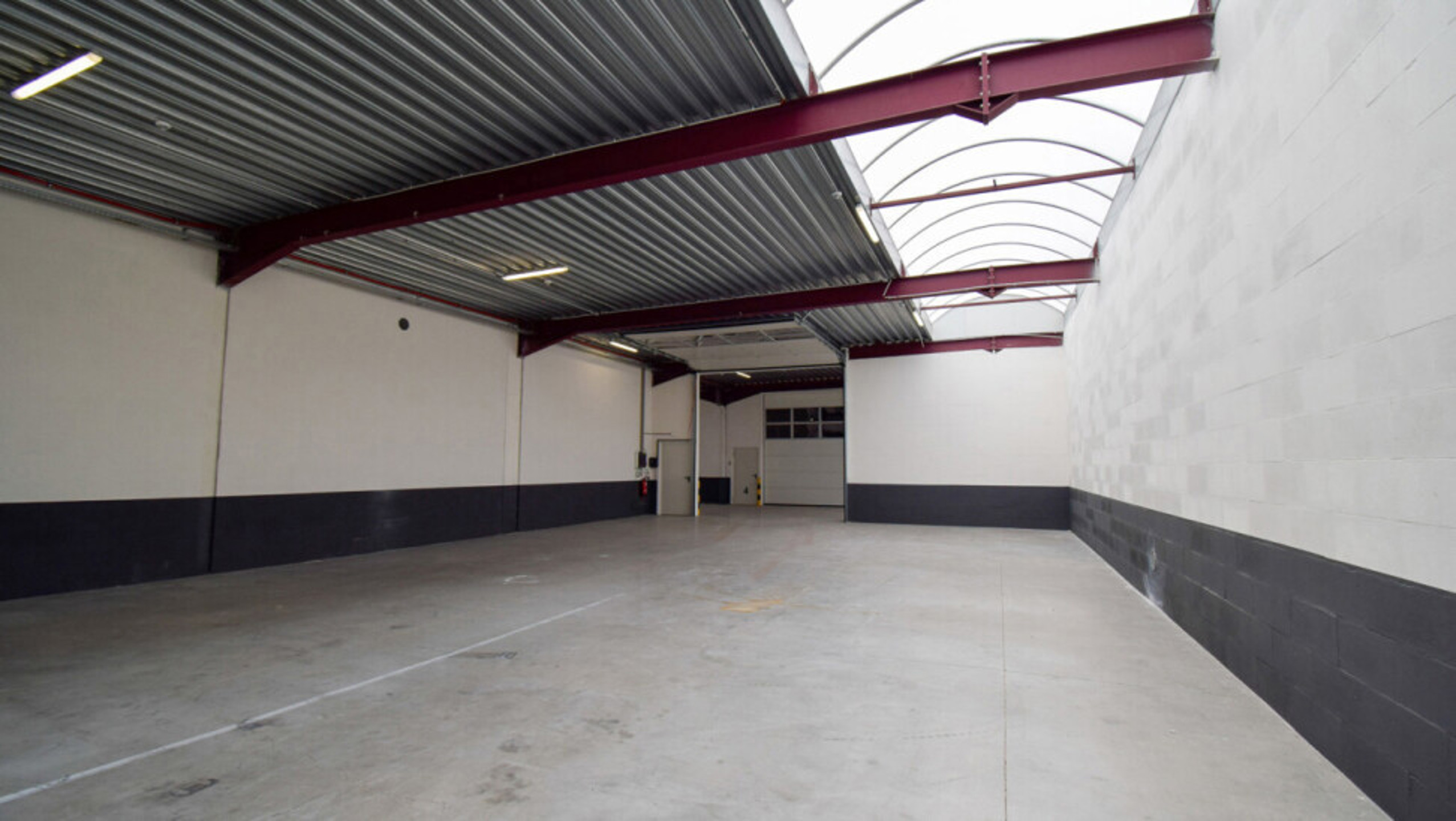 Magazijn 204m² te huur goed gelegen aan de afrit E314 - foto 4