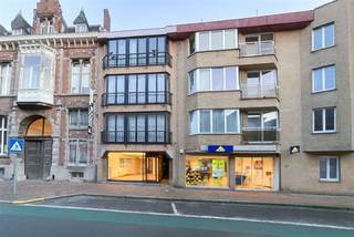 COMMERCIEEL RUIMTE TE HUUR IN MENENUitstekende commerciële ruimte van 94 m² gelegen in het hart van Menen, op een zeer zichtbare en drukke locatie...