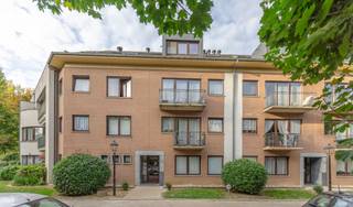 Ontdek dit verzorgde appartement met twee slaapkamers in Anderlecht, gelegen op de derde verdieping van een goed onderhouden residentie met...
