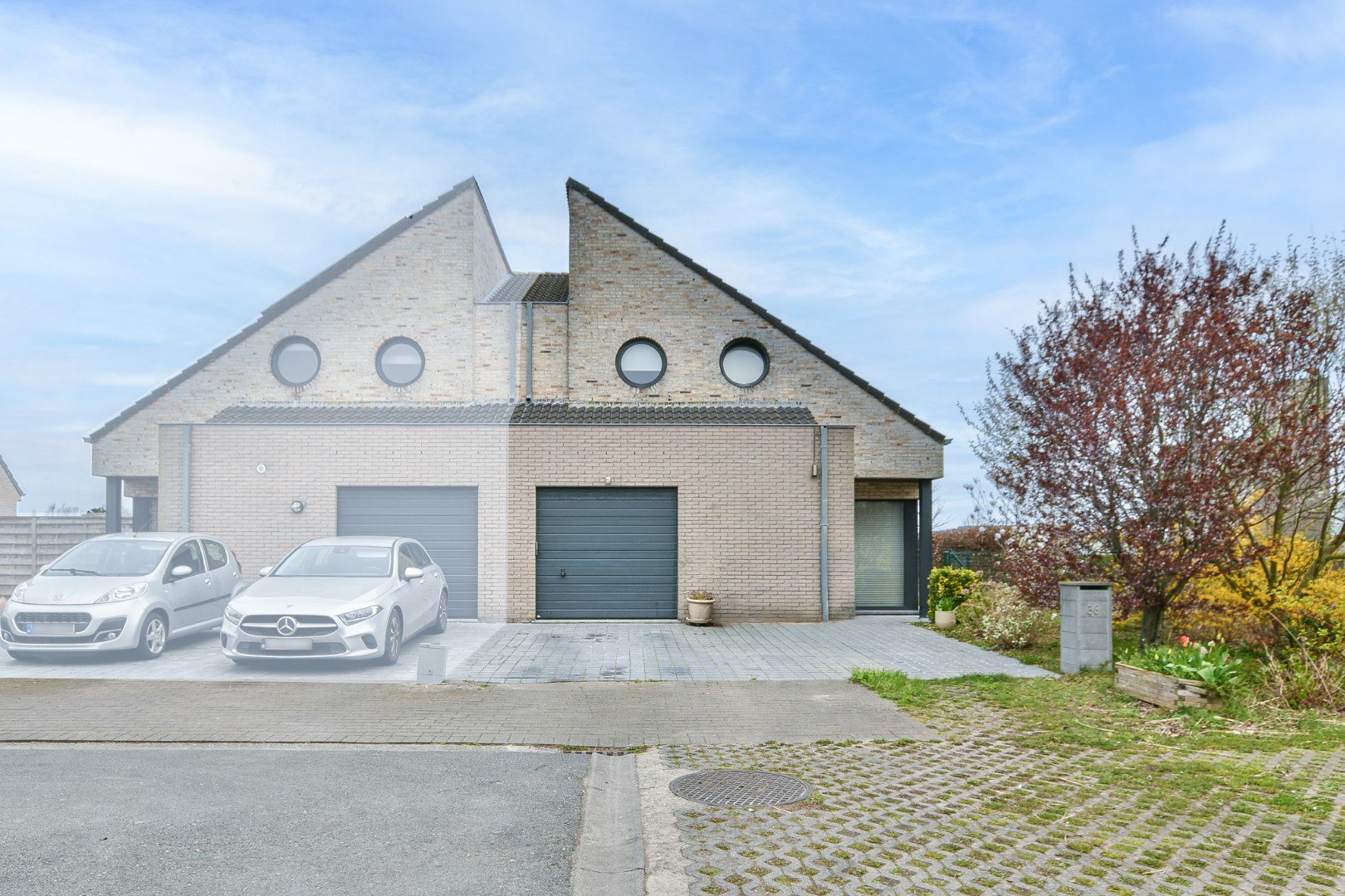 Instapklare halfopen woning met 3 slaapkamers en zonnige tuin in Vosseslag, vlakbij bos en duinen - foto 1