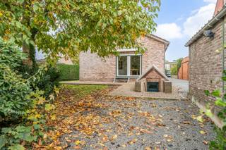 Ontdek deze instapklare gelijkvloerse woning aan de Kleuterweg 19 in Houthalen, ideaal gelegen in het centrum, op wandelafstand van winkels,...