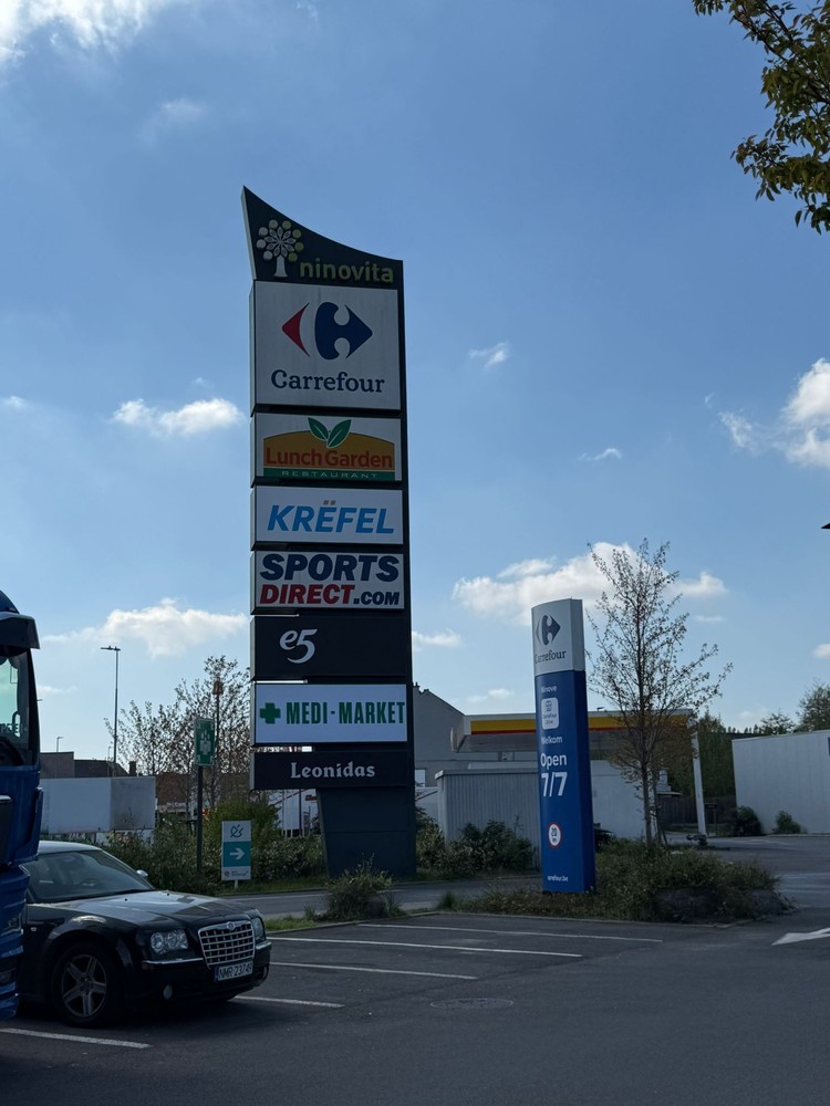 BAANWINKEL MET PARKING NABIJ MEDI MARKET, CARREFOUR, KRËFEL, ... - foto 4