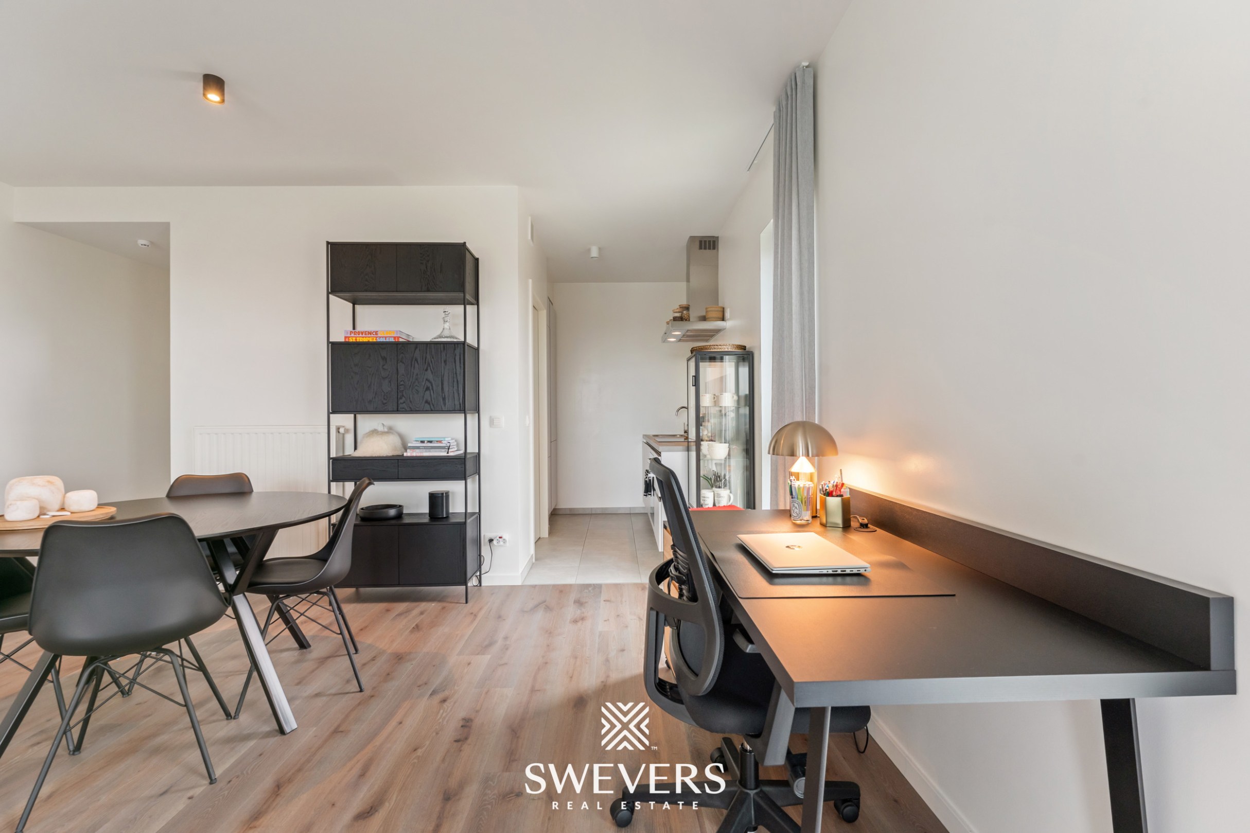 Stijlvol appartement met zonovergoten terras en topuitzicht in hartje Hasselt (inclusief autostaanplaats) - foto 4