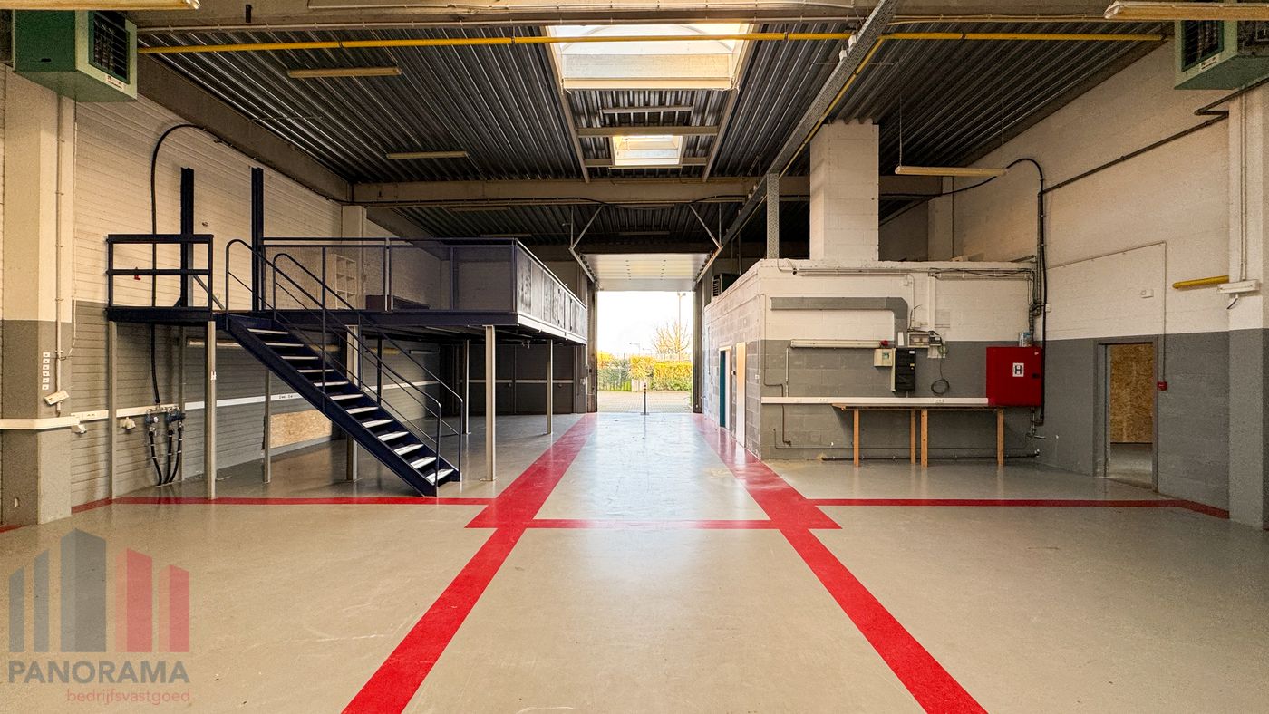 SME UNIT WITH 250 m² WAREHOUSE AND 60 m² FITTED OFFICES IN A PRIME LOCATION - photo 5