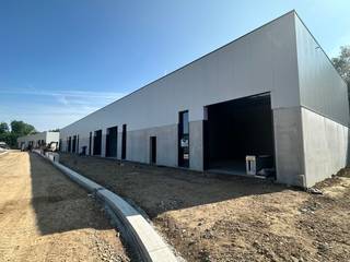 Nieuwbouw KMO-unit met een oppervlakte van 168 m² te koop. Uitstekend gelegen ten zuiden van Brussel/Halle en ten noorden van...