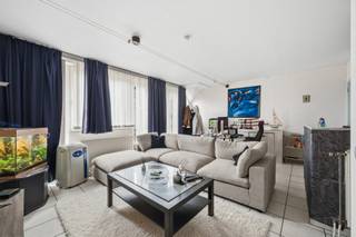 <p>Dit instapklare appartement is uitstekend gelegen en beschikt over een lichtrijke leefruimte met open keuken. Daarnaast omvat het appartement een ruime slaapkamer, een badkamer, een apart toilet en een afzonderlijke bergruimte. Het appartement bevindt zich op de tweede verdieping en is bereikbaar via de inkomhal of comfortabel met de aanwezige lift.<br /><br /></p>
<p>De leefruimte met open keuken geniet van een aangename natuurlijke lichtinval dankzij de vele raampartijen. Via een wenteltrap bereik je de bovenverdieping, waar de slaapkamer, badkamer en berging zich bevinden. Bovendien zijn een autostaanplaats en een ruime, individuele kelderberging inbegrepen.<br /><br /></p>
<p>De ligging is zonder twijfel een grote troef. Het appartement bevindt zich op wandelafstand van het Provinciaal Domein, het station, winkels en scholen. Ook voor ontspanning zijn er tal van horecazaken in de onmiddellijke omgeving.<br /><br /></p>
<p>Met een uitstekende mobiliteitsscore van 9,3 bevinden winkels, scholen en recreatiemogelijkheden zich vlakbij. Daarnaast woon je op een ideale locatie, dicht bij de E314 en op korte afstand van het centrum van Leuven.<br /><br /></p>
<p>Dit appartement is ideaal als eigen woonst of als investering.<br /><br /></p>
<p>Interesse? Aarzel niet en contacteer BVM Vastgoed op 016 23 21 45 of via info@bvm-vastgoed.be.</p>