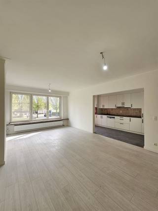 Gerenoveerd appartement met 2 slpks en terrasDit instapklaar gerenoveerd appartement bevindt zich op de eerste verdieping van een kleinschalig gebouw...