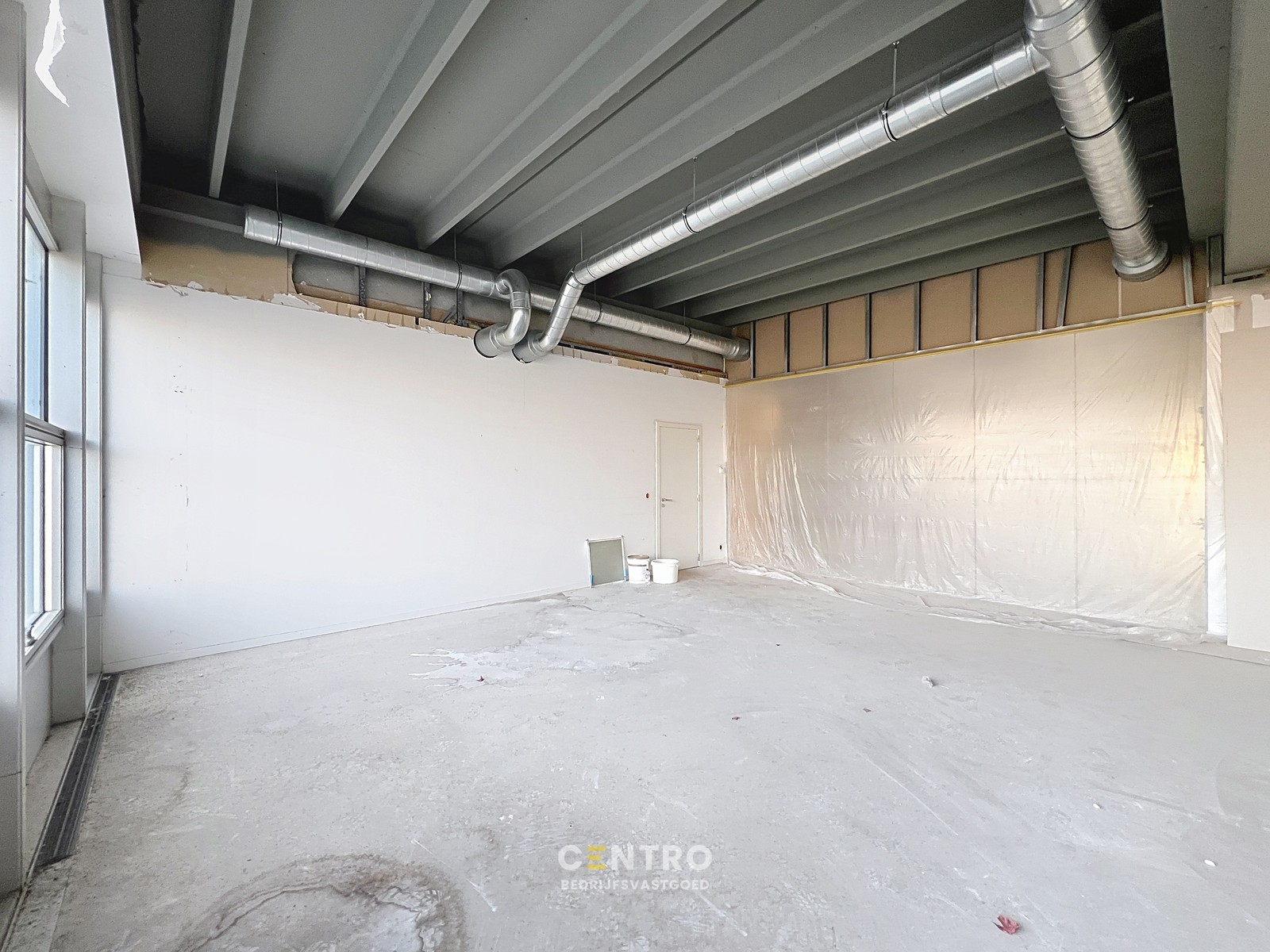 Energiezuinige, vernieuwde SERVICED kantoorruimte op Ieper Business Park! - foto 5