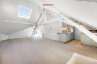 Deze exclusieve loft bevindt zich op de derde en bovenste verdieping in het prestigieuze ‘Huyse Rosalena’, een prachtig gerenoveerd 18e-eeuws pand...