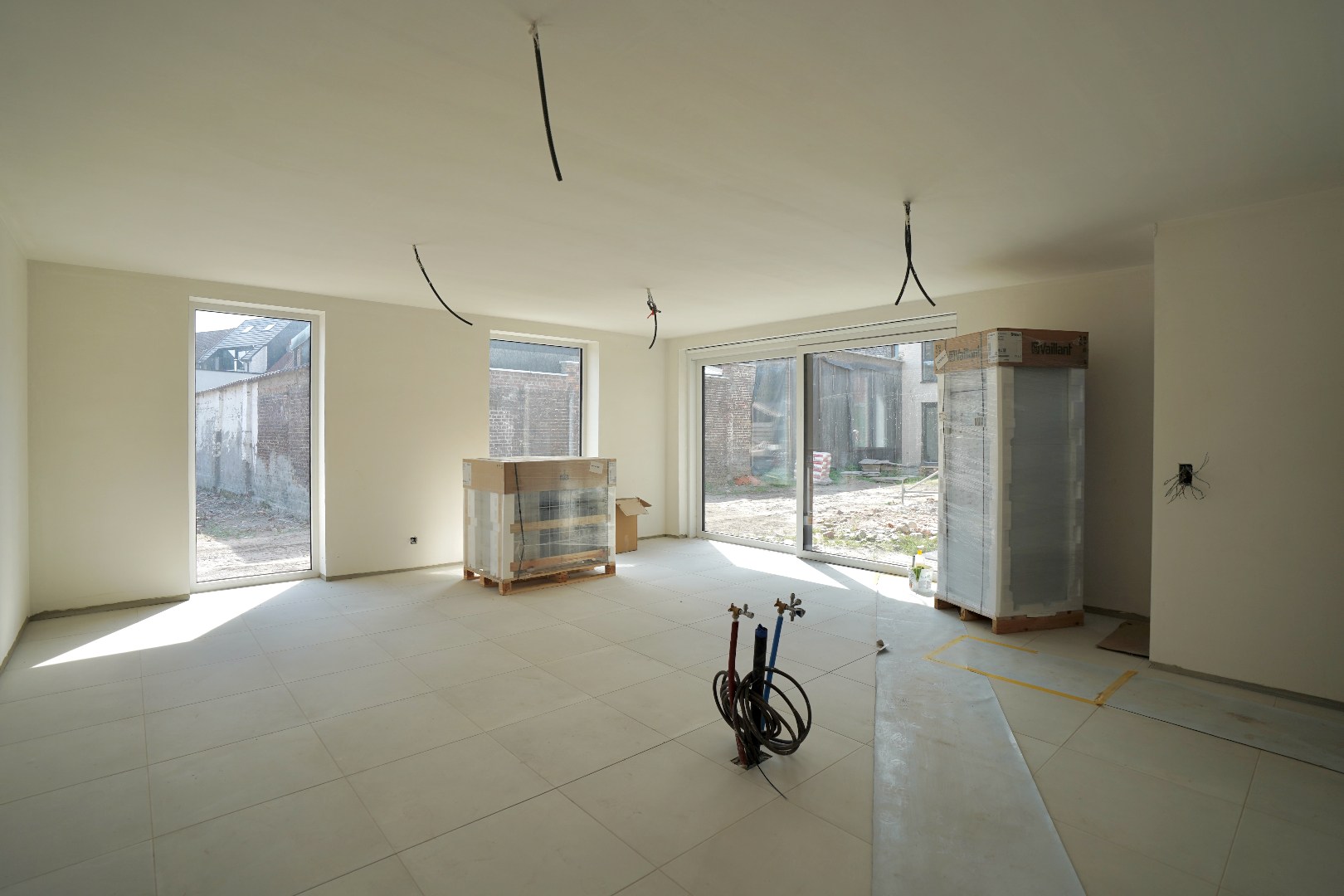 Moderne gezinswoning met 4 slaapkamers en tuin - foto 3