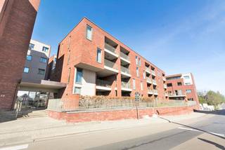 VALIMMAS verkoopt deze centraal gelegen assistentiewoning/serviceflat (± 50m²) in Residentie Vivasse, zijnde een hedendaags & modern complex met...