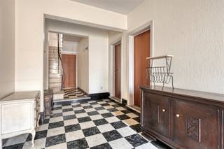 EREMBODEGEM: Ontdek deze te renoveren charmante eengezinswoning in het hart van Erembodegem (Aalst), ideaal voor gezinnen die op zoek zijn naar...