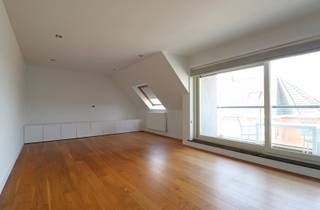 Verzorgd appartement met 3 slaapkamers in het centrum van Pittem.Dit lichtrijke appartement is gelegen op de tweede en laatste verdieping van een...