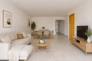 Dit appartement<strong> </strong>is gelegen aan het Ninia Shopping Center, vlakbij openbaar vervoer, winkels, scholen in de omgeving etc.<br /><br />Ingerichte foto's ter illustratie, het appartement wordt zonder meubels verhuurd.<br /><br />Dit appartement is perfect voor wie comfortabel en centraal wil wonen, met alle faciliteiten binnen handbereik.<br /><br />Het appartement bestaat uit een inkomhal, ruime woonkamer, keuken voorzien van alle toestellen, 2 slaapkamers, badkamer met ligbad en douche, terras vooraan en achteraan en een berging. <br /><br />Voorts is er een ondergrondse garagebox aanwezig.<br /><br /><strong>De huurprijs bedraagt 1000EUR/maand + provisie 100EUR/maand.<br />Het appartement is enkel te bezoeken na het invullen van uw huurprofiel via volgende link: https://mijnhuurprofiel.be/property/a8b76e18-3fe1-44b1-85fc-6e8766fea23f</strong>