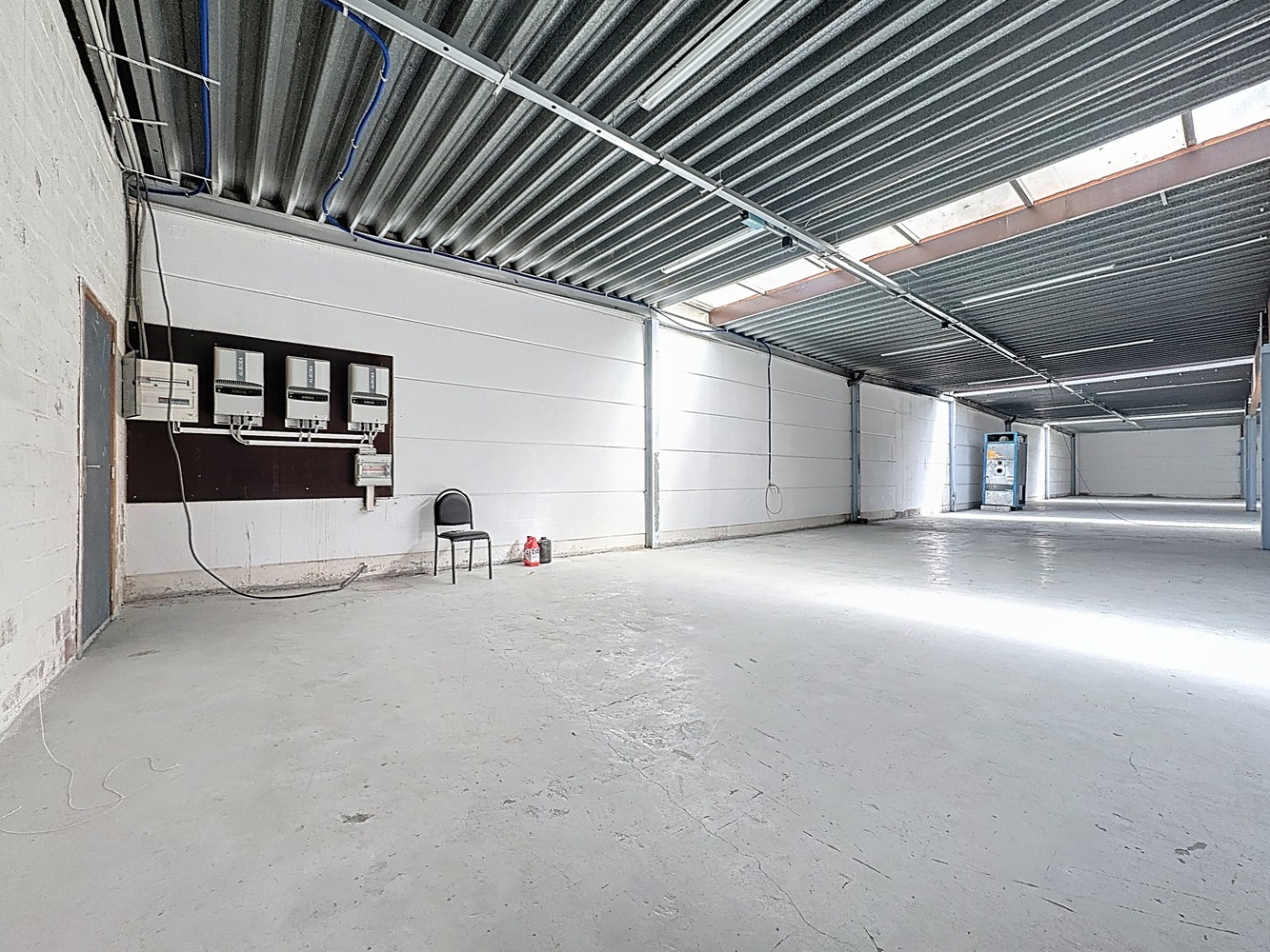 Loods / magazijn met bijhorende grond te koop in Sint-Lievens-Houtem - foto 4