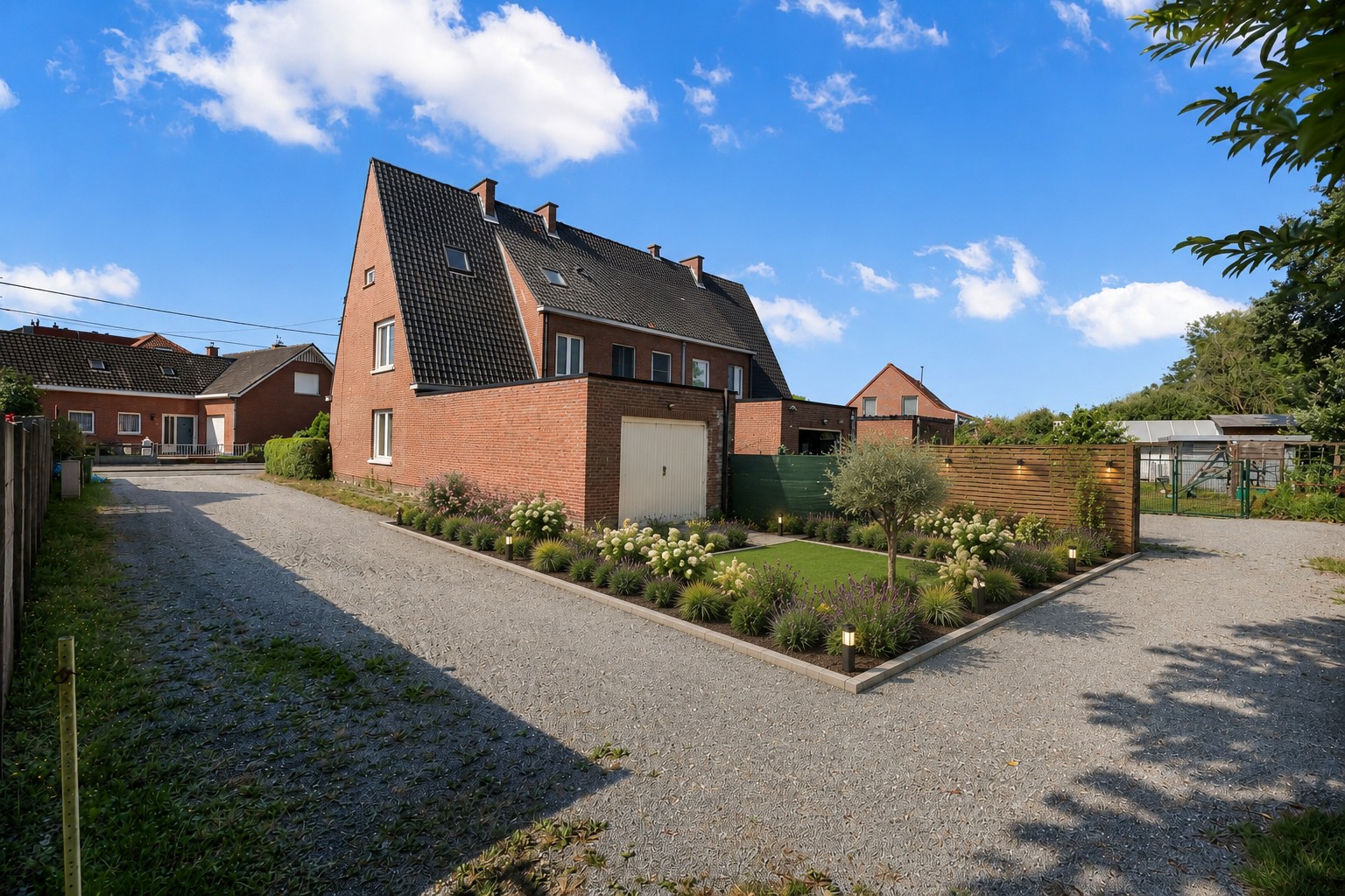 Instapklare woning met garage op toplocatie te Dendermonde! - foto 3