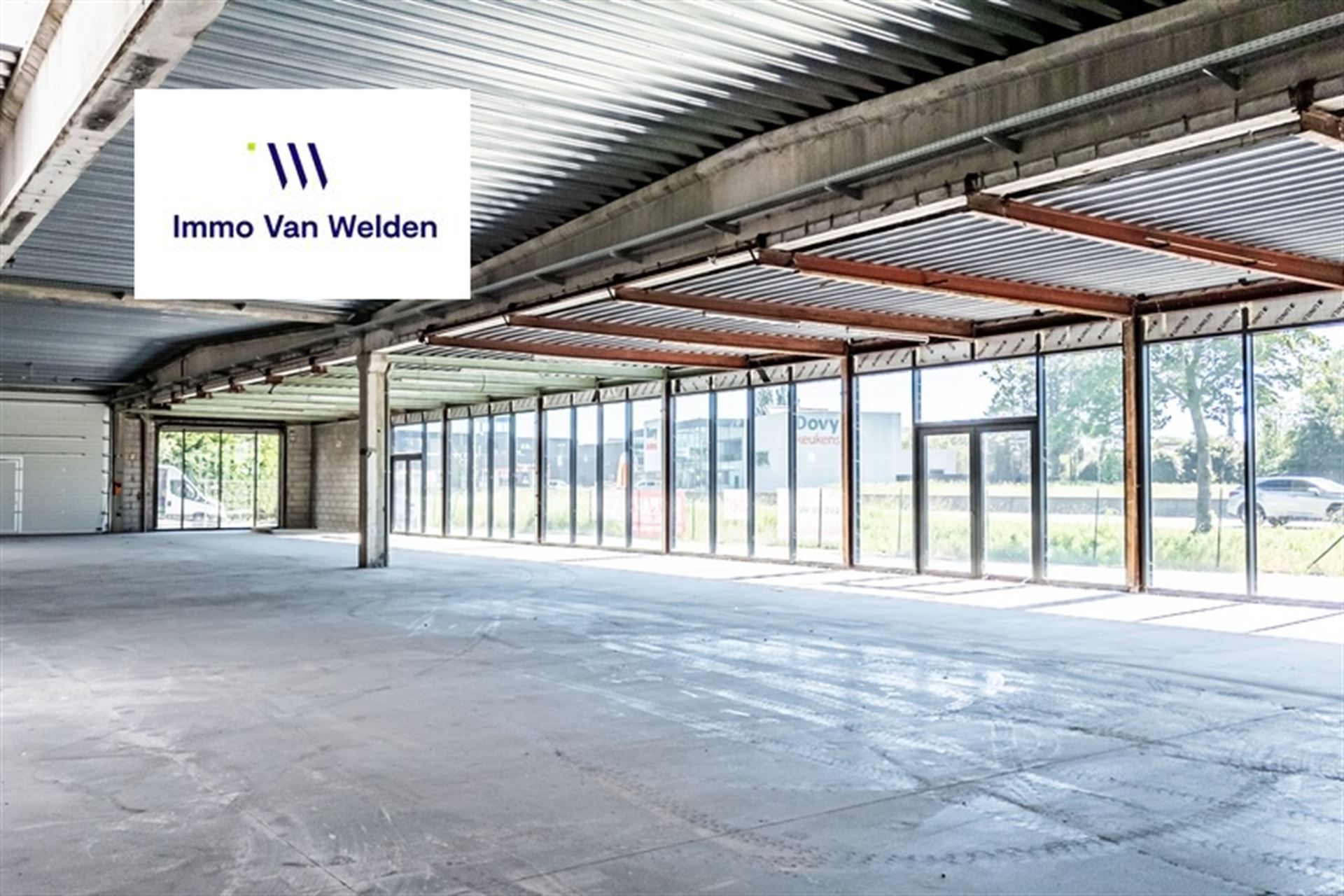 SHOWROOM / BEDRIJFSRUIMTE OP TOPLIGGING LANGS DE N60 - foto 5