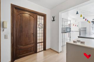 In de Mechelsestraat, in het hart van Leuven, bevindt zich dit ruime appartement van 142 m² met drie slaapkamers en een eigen garage. Dankzij...