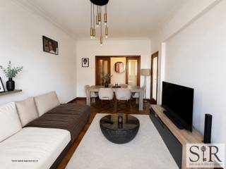 <span>Lichtrijk appartement met terras te koop in Borgerhout. Ben je op zoek naar een charmant appartement met 2 slaapkamers in het hart van Borgerhout, maar wil je toch snel overal geraken? Dan is dit gezellige appartement precies wat je zoekt! Gelegen in een rustige straat en voorzien van alle comfort met snelle toegang tot het openbaar vervoer. Perfect voor starter of investeerder.<br /></span><span><br />Indeling: je komt binnen via een ruime inkomhal in deze kleinschalige residentie. De keuken (gasvuur) geeft prachtig zicht naar buiten. De badkamer beschikt over een ligbad met regendouche, lavabomeubel en aansluiting voor een wasmachine. Verder heeft het appartement twee slaapkamers. Er is 1 grote slaapkamer en 1 kleinere die je ook als bureau kan inrichten. Vanuit de grote slaapkamer heb je toegang tot het terras. Ook is er een apart toilet met wastafel en een kelder voorzien.<br /></span><br />Concreet: een charmant appartement met twee slaapkamers in Borgerhout vlakbij het Boelaerpark en met Berchem-station op nog geen 1500m afstand.<br />Kleinschalig gebouw met 3 units zonder lift.<br />Er is een voldoende parkeergelegenheid en ligt vlakbij de winkels voor een gezellig middagje shoppen.<br /><br />Aarzel niet en contacteer ons via het zoekertje, via mail (info@immosir.be), telefonisch (015/65.50.05) of via onze website (www.immosir.be).