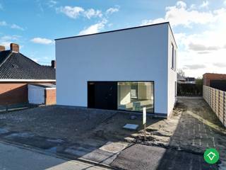 Alleenstaande woning (494m²) met tuin en 3 slaapkamers op een interessante alsook rustige ligging te Gits! Dit kortbij de dorpskern van...